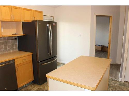 152 Blackfoot Circle West, Lethbridge, AB - Indoor Photo Showing Kitchen