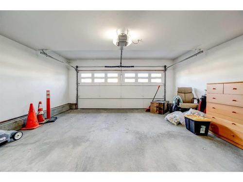 90 Coalbanks Gate West, Lethbridge, AB - Indoor Photo Showing Garage