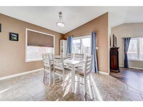 90 Coalbanks Gate West, Lethbridge, AB - Indoor Photo Showing Dining Room