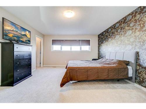 90 Coalbanks Gate West, Lethbridge, AB - Indoor Photo Showing Bedroom