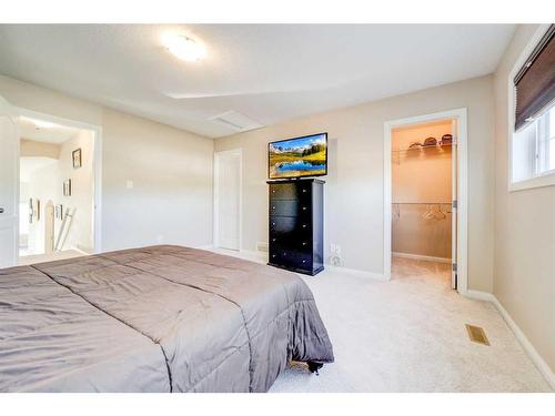 90 Coalbanks Gate West, Lethbridge, AB - Indoor Photo Showing Bedroom