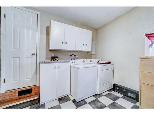 1208 41 Avenue North, Lethbridge, AB - Indoor Photo Showing Laundry Room