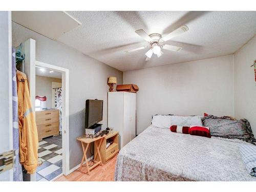 1208 41 Avenue North, Lethbridge, AB - Indoor Photo Showing Bedroom