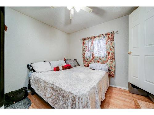 1208 41 Avenue North, Lethbridge, AB - Indoor Photo Showing Bedroom