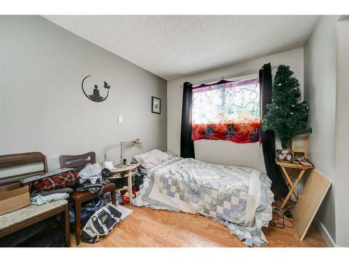 1208 41 Avenue North, Lethbridge, AB - Indoor Photo Showing Bedroom