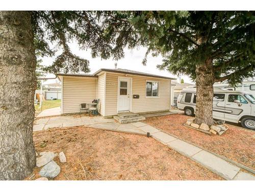 1208 41 Avenue North, Lethbridge, AB - Outdoor