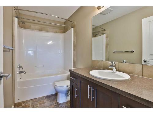 1-1212 Keystone Road West, Lethbridge, AB - Indoor Photo Showing Bathroom