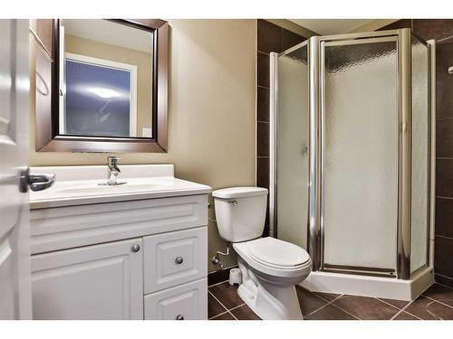 1-1212 Keystone Road West, Lethbridge, AB - Indoor Photo Showing Bathroom