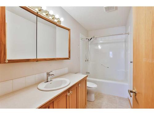 29-100 Fairmont Boulevard South, Lethbridge, AB - Indoor Photo Showing Bathroom