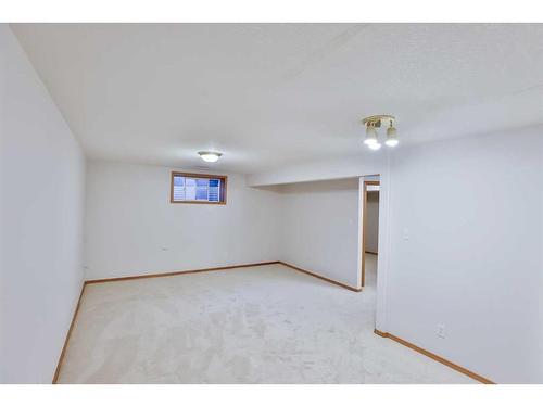 29-100 Fairmont Boulevard South, Lethbridge, AB - Indoor