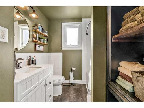 470 22 Street, Fort Macleod, AB - Indoor Photo Showing Bathroom