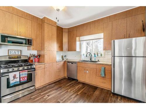 470 22 Street, Fort Macleod, AB - Indoor Photo Showing Kitchen With Stainless Steel Kitchen