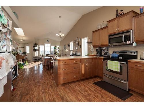 75 Jessie Robinson Close North, Lethbridge, AB - Indoor Photo Showing Kitchen