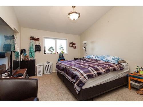 75 Jessie Robinson Close North, Lethbridge, AB - Indoor Photo Showing Bedroom