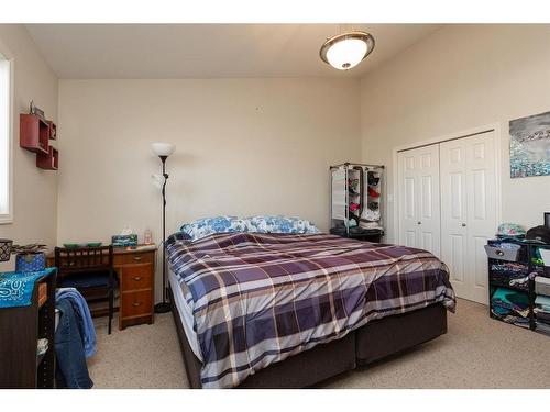 75 Jessie Robinson Close North, Lethbridge, AB - Indoor Photo Showing Bedroom