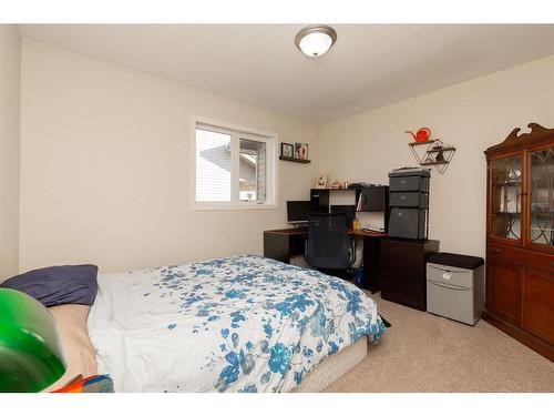 75 Jessie Robinson Close North, Lethbridge, AB - Indoor Photo Showing Bedroom