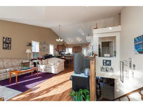 75 Jessie Robinson Close North, Lethbridge, AB - Indoor Photo Showing Living Room