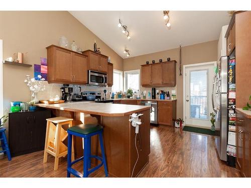 75 Jessie Robinson Close North, Lethbridge, AB - Indoor Photo Showing Kitchen