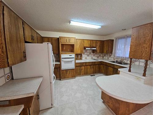 3725 Oak Drive South, Lethbridge, AB - Indoor Photo Showing Kitchen With Double Sink