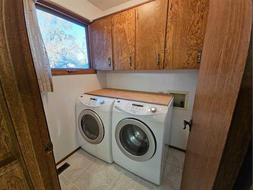 3725 Oak Drive South, Lethbridge, AB - Indoor Photo Showing Laundry Room