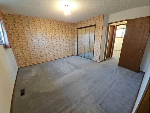 3725 Oak Drive South, Lethbridge, AB - Indoor Photo Showing Other Room