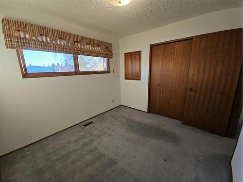 3725 Oak Drive South, Lethbridge, AB - Indoor Photo Showing Other Room