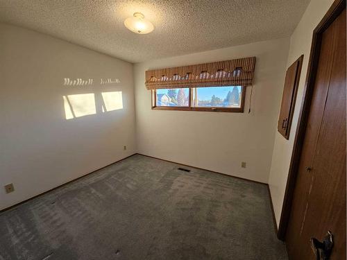 3725 Oak Drive South, Lethbridge, AB - Indoor Photo Showing Other Room