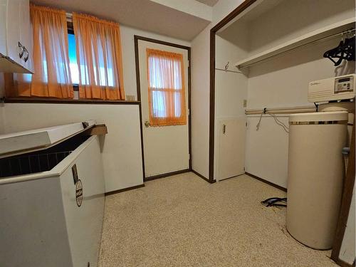 3725 Oak Drive South, Lethbridge, AB - Indoor Photo Showing Laundry Room