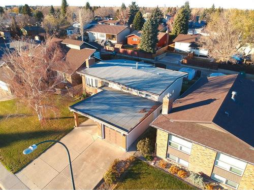 3725 Oak Drive South, Lethbridge, AB - Outdoor