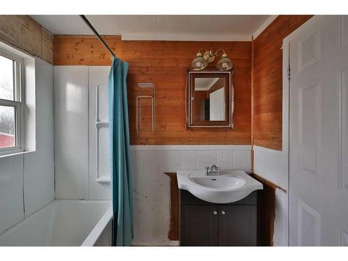 173038 Twp Rd 5-4, Rural Warner No. 5, County Of, AB - Indoor Photo Showing Bathroom