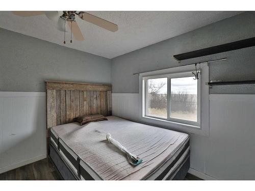 173038 Twp Rd 5-4, Rural Warner No. 5, County Of, AB - Indoor Photo Showing Bedroom