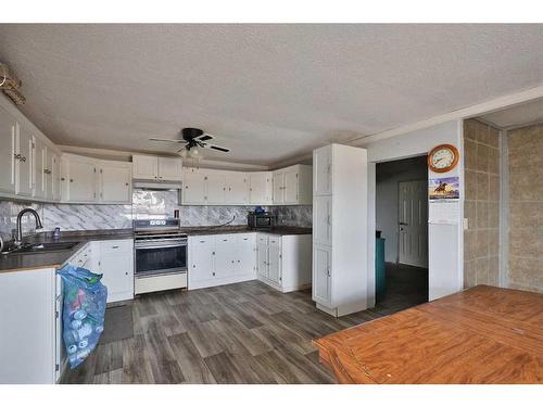 173038 Twp Rd 5-4, Rural Warner No. 5, County Of, AB - Indoor Photo Showing Kitchen