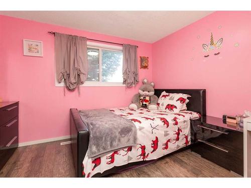 1136 St. David North, Lethbridge, AB - Indoor Photo Showing Bedroom