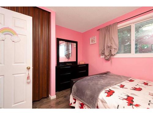 1136 St. David North, Lethbridge, AB - Indoor Photo Showing Bedroom