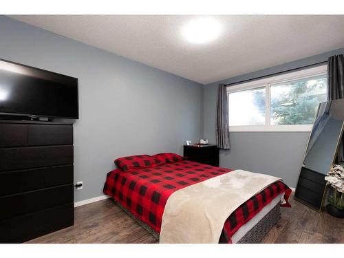 1136 St. David North, Lethbridge, AB - Indoor Photo Showing Bedroom