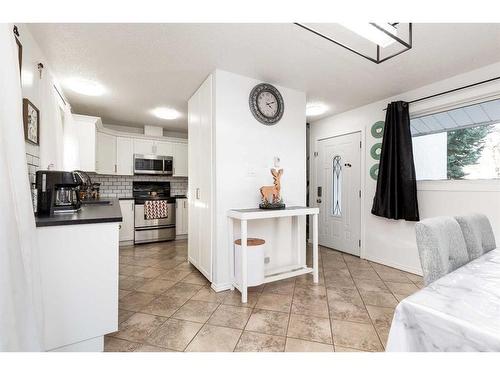 1136 St. David North, Lethbridge, AB - Indoor Photo Showing Kitchen