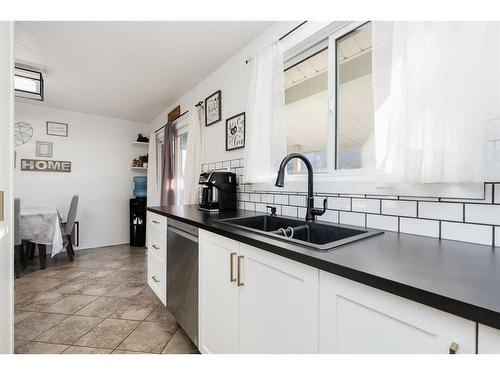 1136 St. David North, Lethbridge, AB - Indoor Photo Showing Kitchen With Double Sink