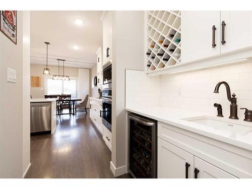 601 Bluebell Bay West, Lethbridge, AB - Indoor Photo Showing Kitchen With Upgraded Kitchen