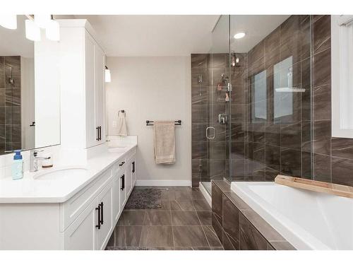 601 Bluebell Bay West, Lethbridge, AB - Indoor Photo Showing Bathroom