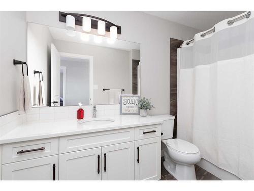 601 Bluebell Bay West, Lethbridge, AB - Indoor Photo Showing Bathroom