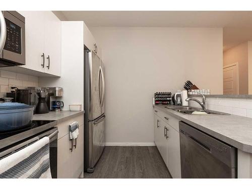 601 Bluebell Bay West, Lethbridge, AB - Indoor Photo Showing Kitchen With Stainless Steel Kitchen With Double Sink