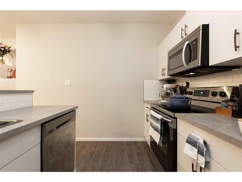 601 Bluebell Bay West, Lethbridge, AB - Indoor Photo Showing Kitchen