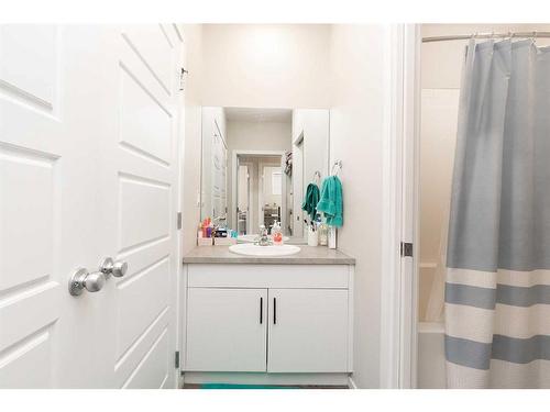 601 Bluebell Bay West, Lethbridge, AB - Indoor Photo Showing Bathroom