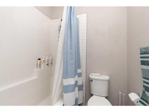 601 Bluebell Bay West, Lethbridge, AB - Indoor Photo Showing Bathroom