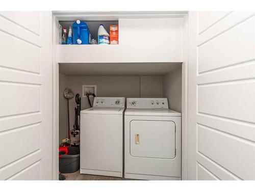 601 Bluebell Bay West, Lethbridge, AB - Indoor Photo Showing Laundry Room