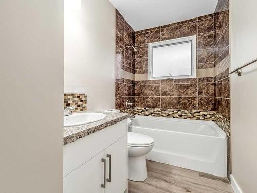 2618 23 Avenue South, Lethbridge, AB - Indoor Photo Showing Bathroom