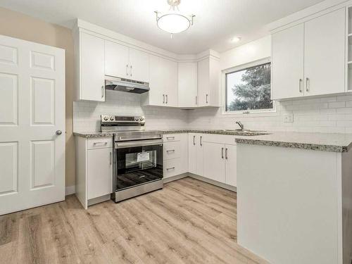 2618 23 Avenue South, Lethbridge, AB - Indoor Photo Showing Kitchen