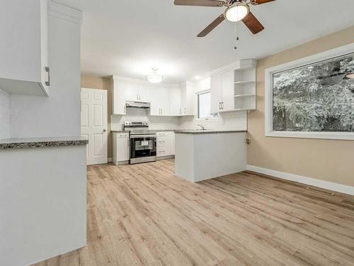 2618 23 Avenue South, Lethbridge, AB - Indoor Photo Showing Kitchen