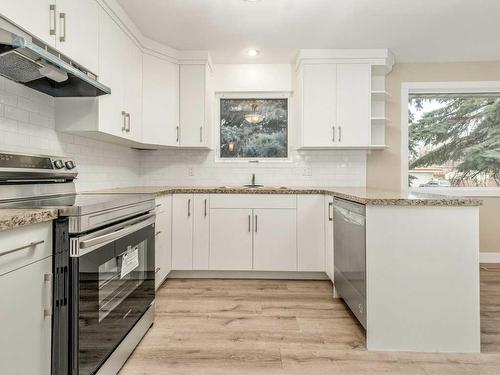 2618 23 Avenue South, Lethbridge, AB - Indoor Photo Showing Kitchen With Upgraded Kitchen