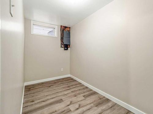 2618 23 Avenue South, Lethbridge, AB - Indoor Photo Showing Other Room